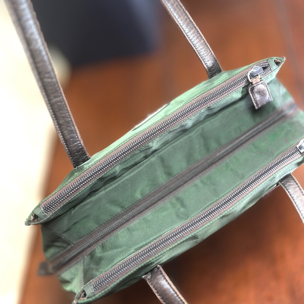 AUTHENTIC Prada bag. Army green. - Picture 7 of 16